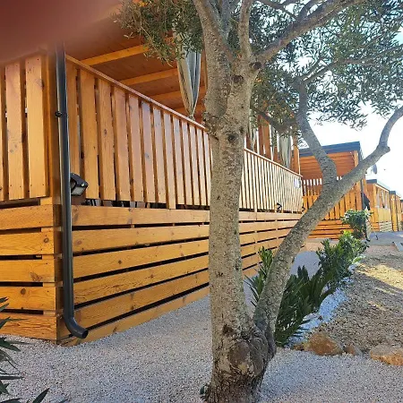 Aldeamento Turístico Kamp Roko *